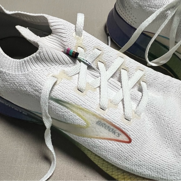 Brooks Levitate 5 Stealthfit Pride Running Shoe Women Size 11 - Picture 12 of 13